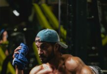 “근육 관리, 일상 속 작은 변화로 건강 챙기기” a shirtless man sitting on a bench in a gym