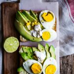 “근육, 일상 속에서 챙기는 건강의 열쇠… 실천 가능한 루틴 주목” a plate of food