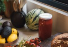 “여성 건강, 작은 습관에서 시작된다”…일상 속 변화로 지키는 건강 관리법 Fresh produce including tomatoes, carrots, and avocados on a counter.