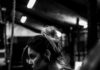 5분 투자로 달라지는 건강, 마이크로 워크아웃으로 바쁜 일상 속 에너지 충전 greyscale photo of woman in bralette inside room